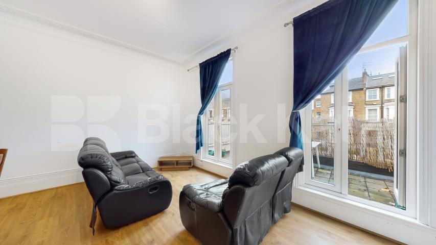 			4 Bedroom, 1 bath, 1 reception Flat			 Shepherds Bush Road, Hammersmith